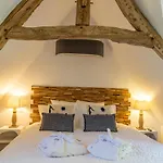 Le Domaine D'angerville - D'hotes Bed & Breakfast 4*