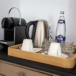 Le Domaine D'angerville - D'hotes Bed & Breakfast 4*