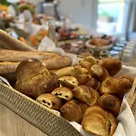 Bed & Breakfast Le Domaine D'angerville - D'hotes 4*