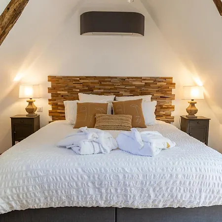 Le Domaine D'angerville - D'hotes Bed & Breakfast 4*