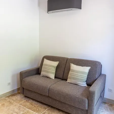 فندق مبيت وإفطار Le Domaine D'angerville - D'hotes 4*