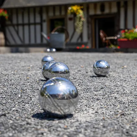 Bed & Breakfast Le Domaine D'angerville - D'hotes 4*