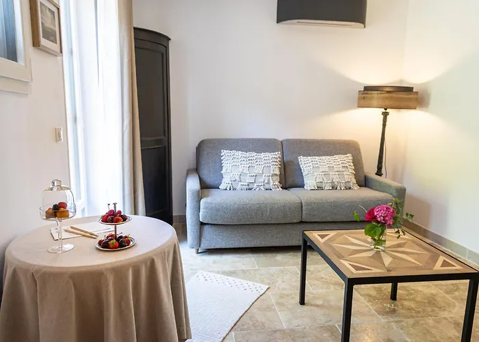 Le Domaine D'angerville - D'hotes Bed & Breakfast