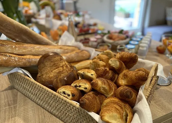 Bed & Breakfast Le Domaine D'angerville - D'hotes 4*